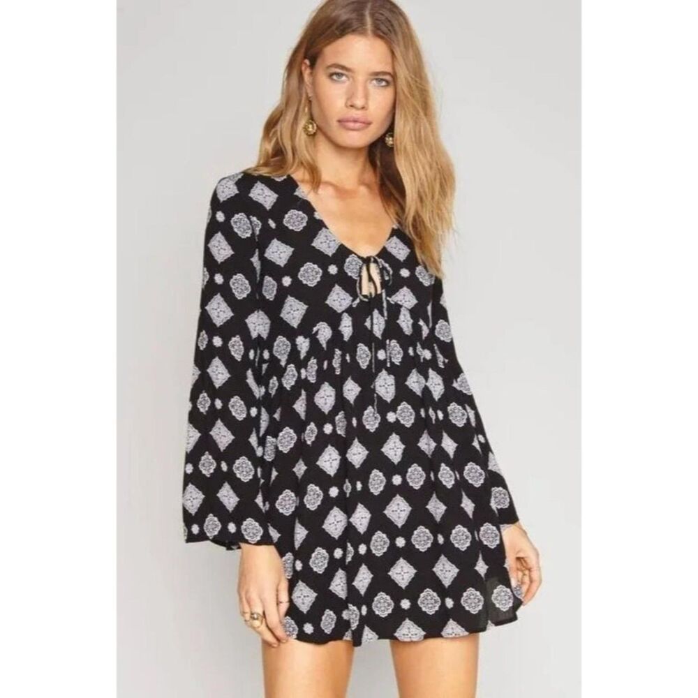 AMUSE SOCIETY Dress Womens Small Black Pullover Medallion Mini Keyhole ADEN